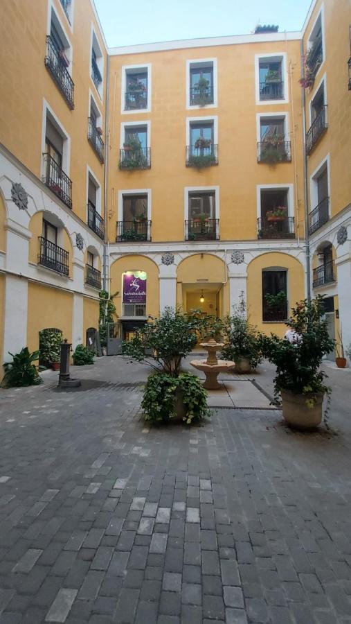 Hostal Andrea Sol Madrid Exterior photo