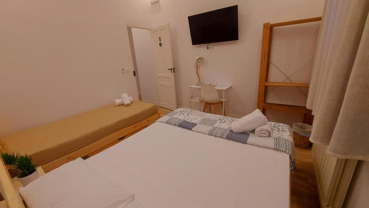 Hostal Andrea Sol Madrid Exterior photo