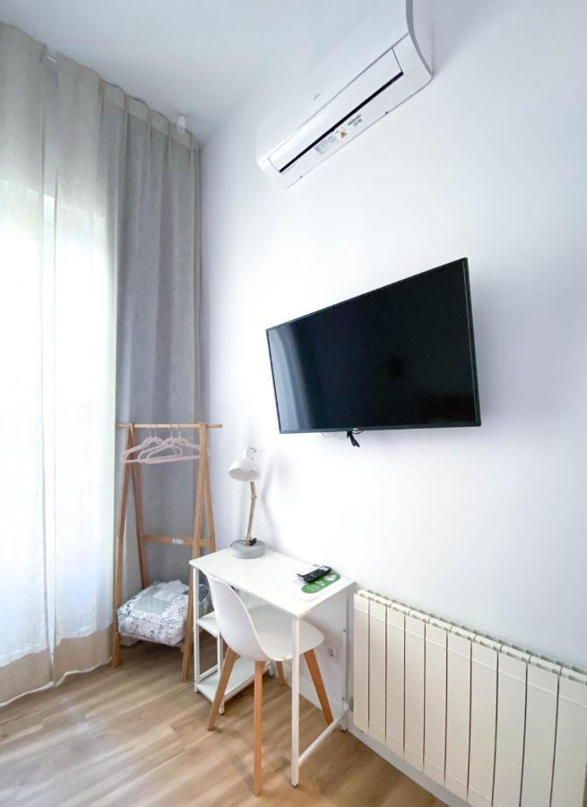 Hostal Andrea Sol Madrid Exterior photo