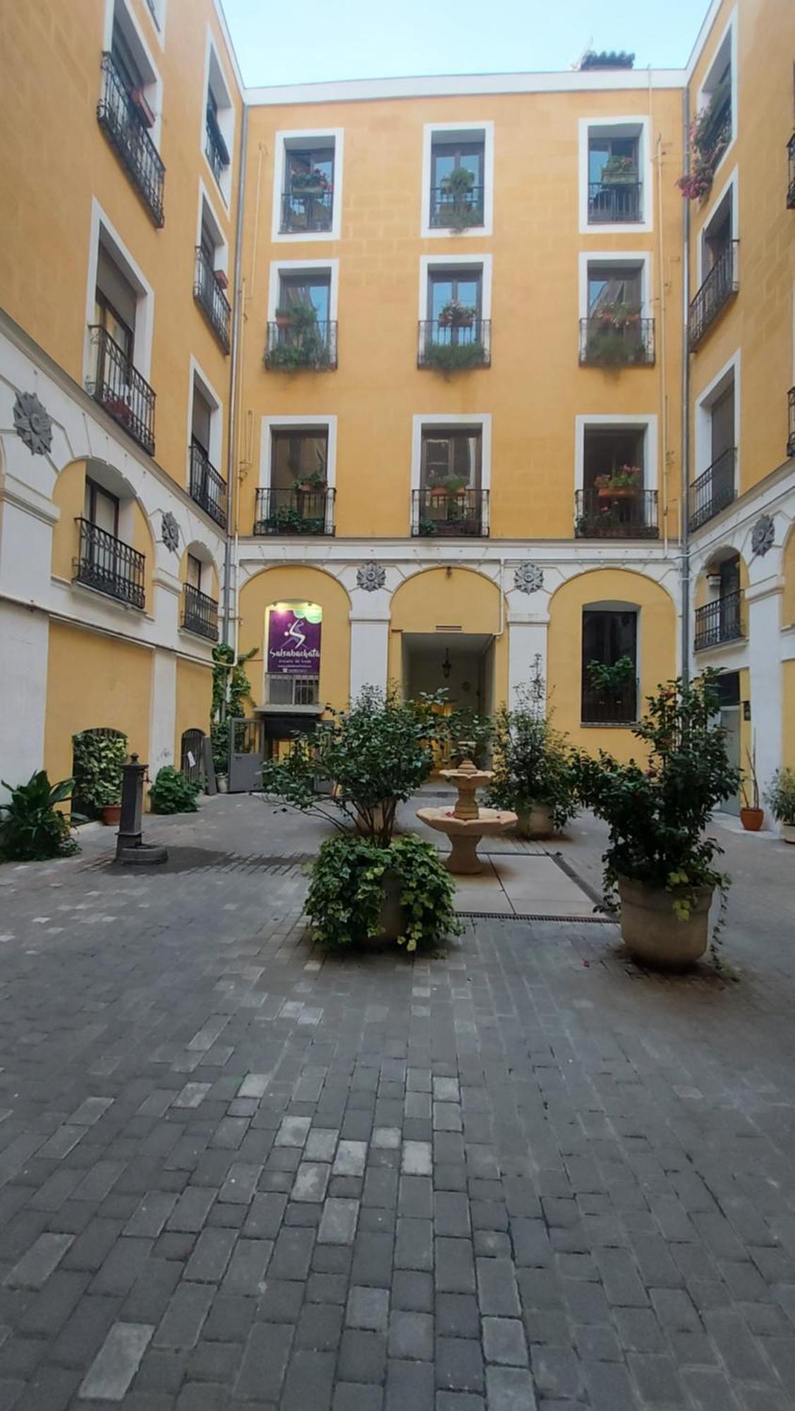 Hostal Andrea Sol Madrid Exterior photo