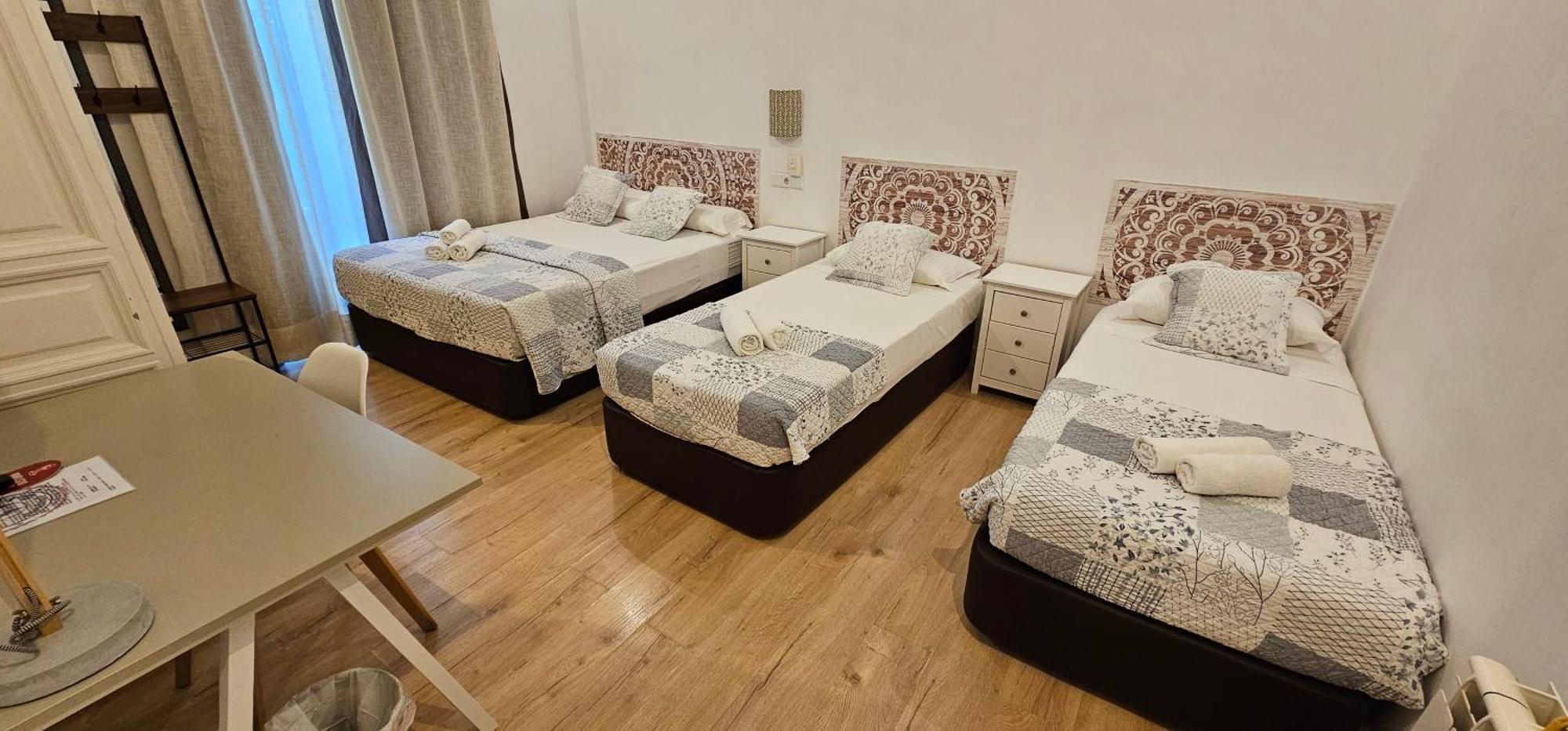 Hostal Andrea Sol Madrid Exterior photo