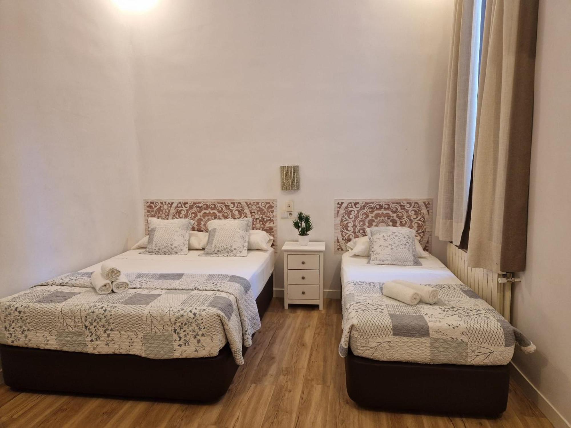 Hostal Andrea Sol Madrid Exterior photo