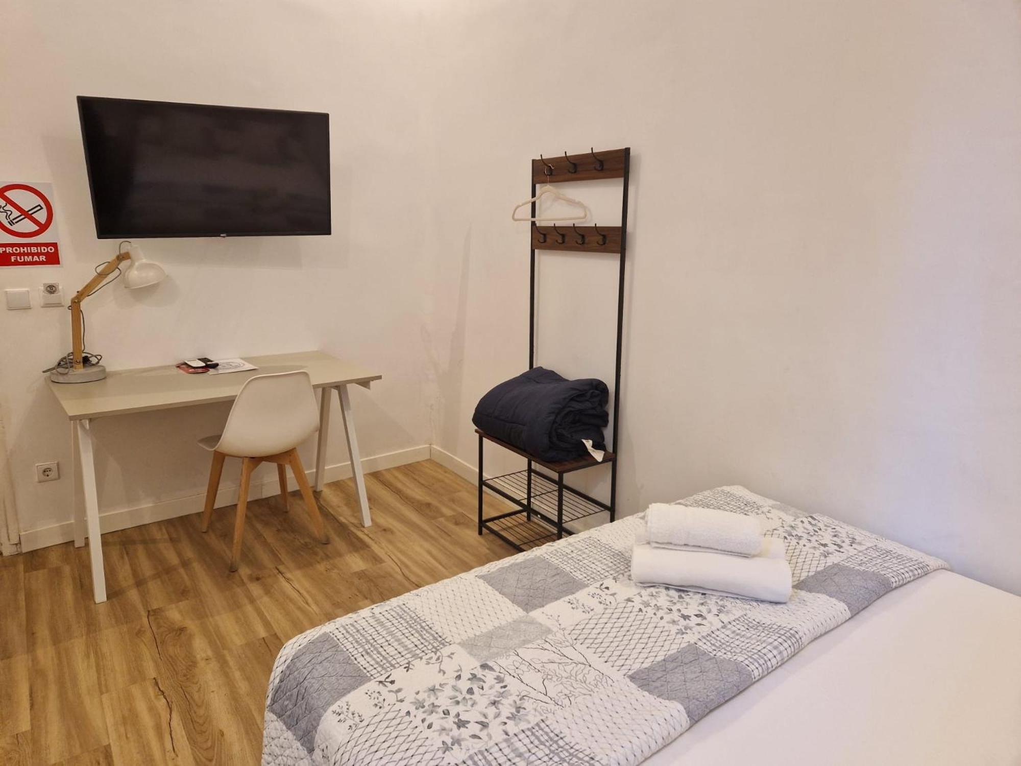 Hostal Andrea Sol Madrid Exterior photo