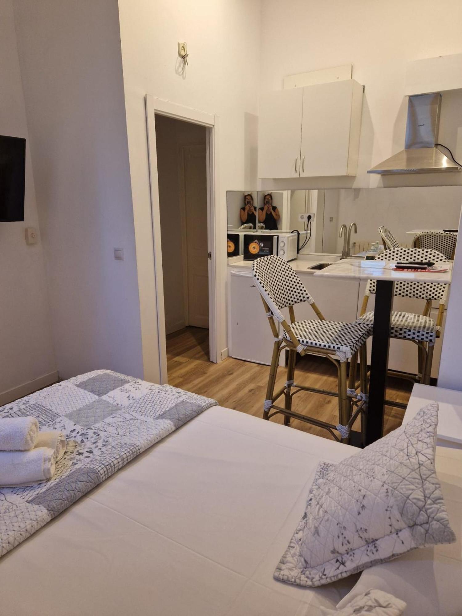 Hostal Andrea Sol Madrid Exterior photo